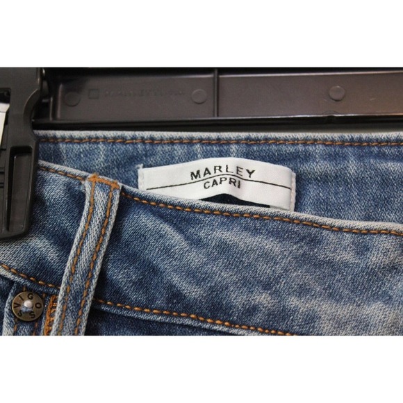 Vigoss Marley Distressed Midrise Cuffed Capri Light Wash Plus Size 22 H14763 - Picture 7 of 14